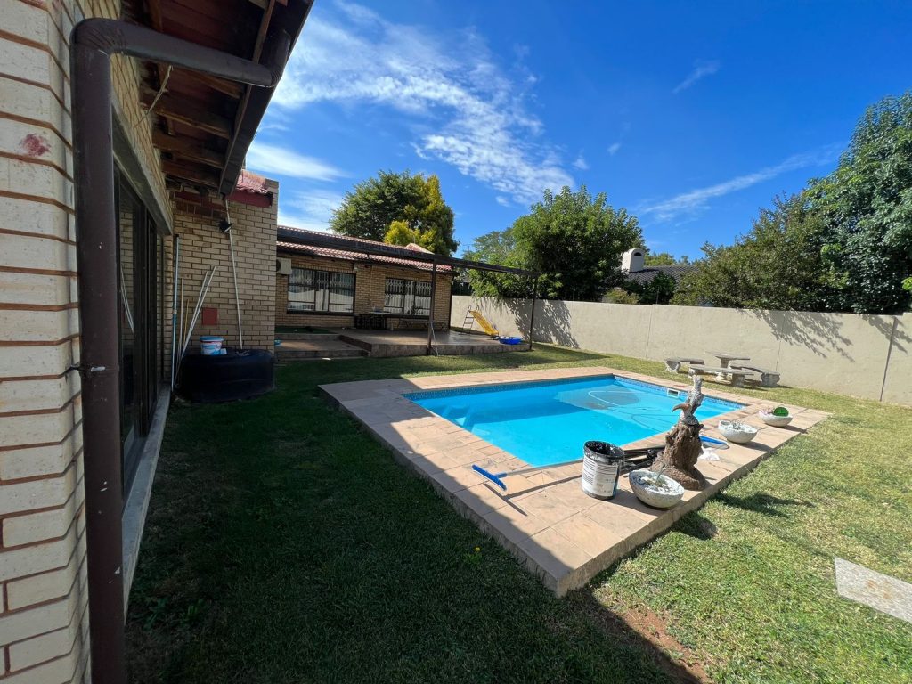 3 Bed 2 Bath House In Croydon, Kempton Park AuctionAll